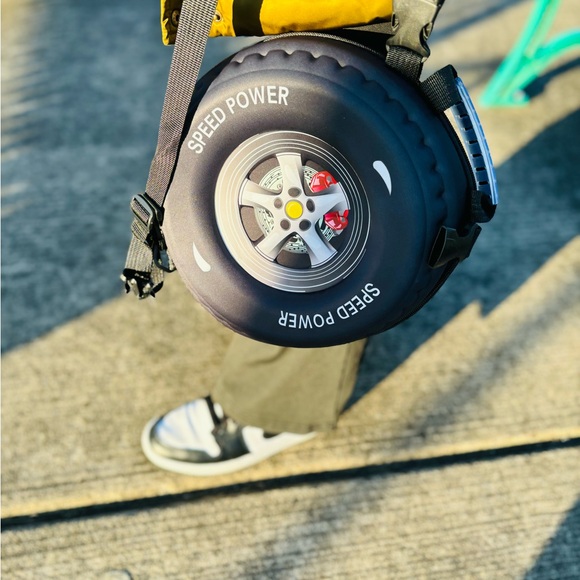 Tire Handbag - Picture 4 of 5